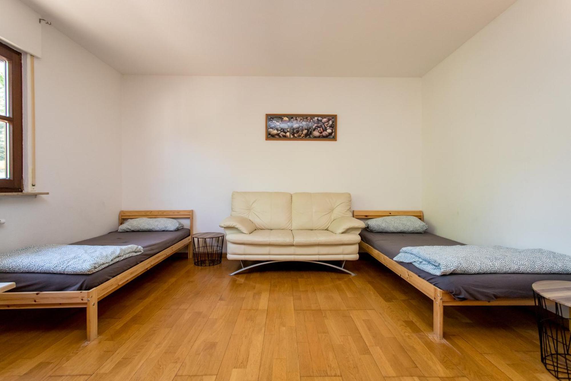 Ferienwohnung Mit 123Qm Fuer 8 Personen Mit Sehr Grossem Garten, Einfache Innen-Ausstattung Leipzig Exterior foto